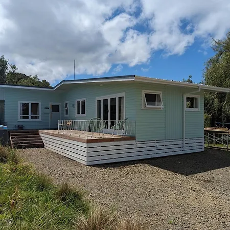 Retro 4 Bedroom Kuaotunu Bach Exterior photo