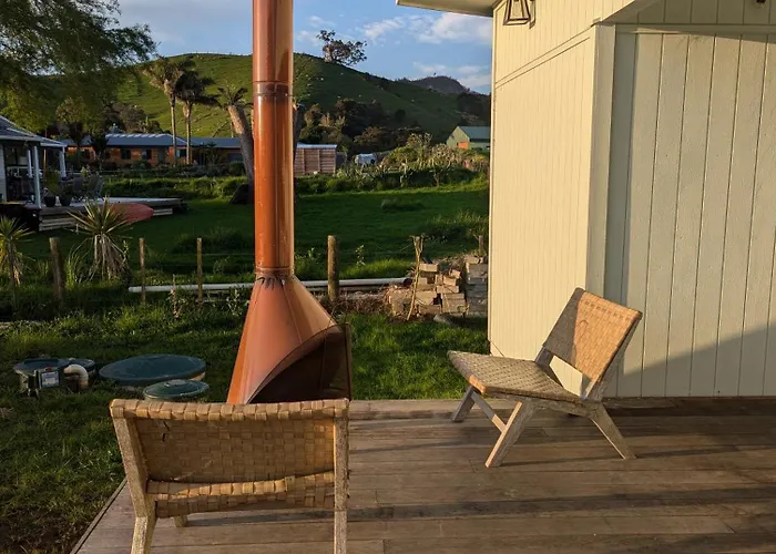 Retro 4 Bedroom Kuaotunu Bach