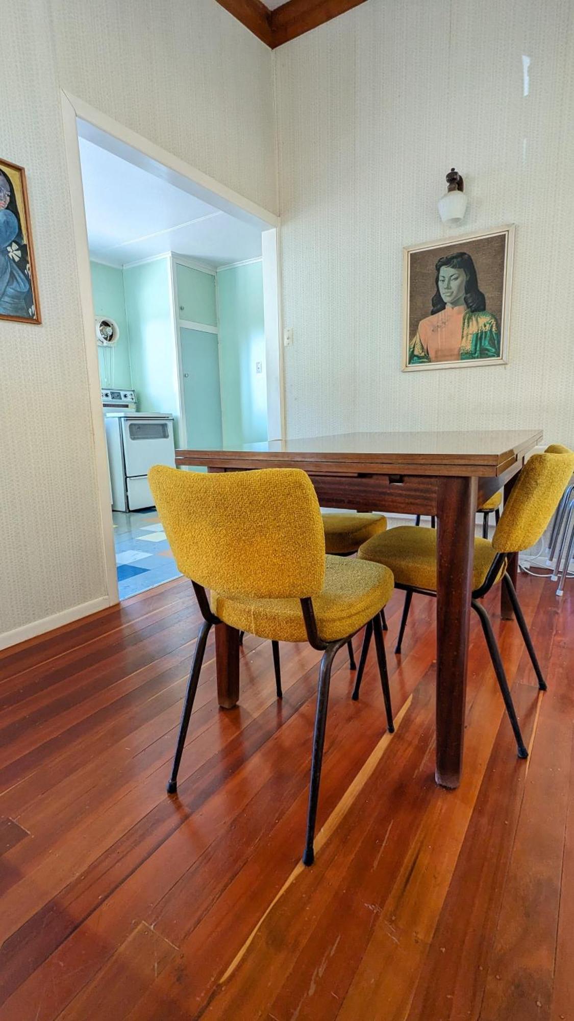 Retro 4 Bedroom Bach Holiday home Kuaotunu