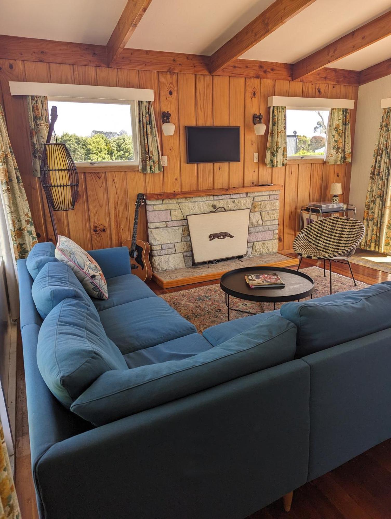 Retro 4 Bedroom Bach Kuaotunu