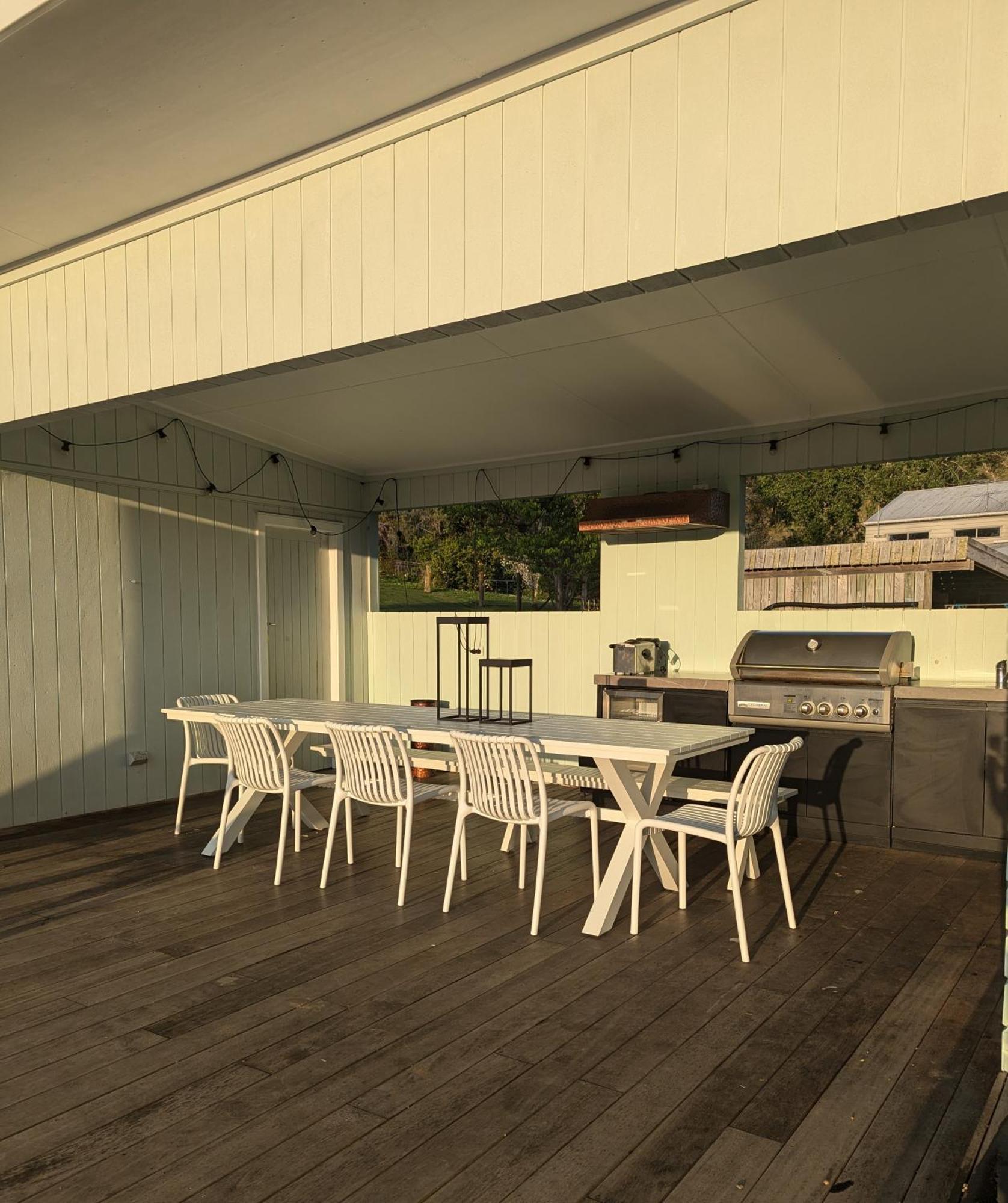 Retro 4 Bedroom Bach Holiday home *